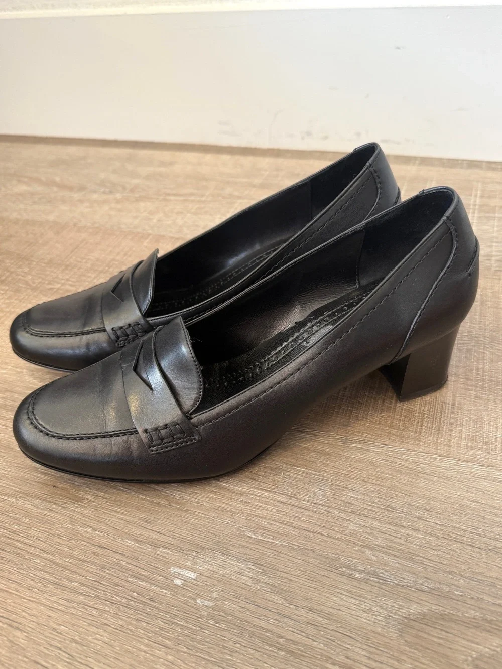 Brooks Brothers 346 Size 8 Black Leather Penny Loafer Block Heels